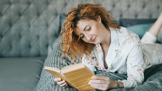 Gemütliches Lesen im Bett