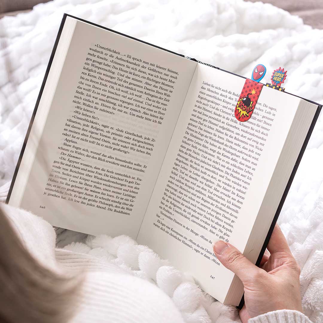 Magnetic bookmark superheroes