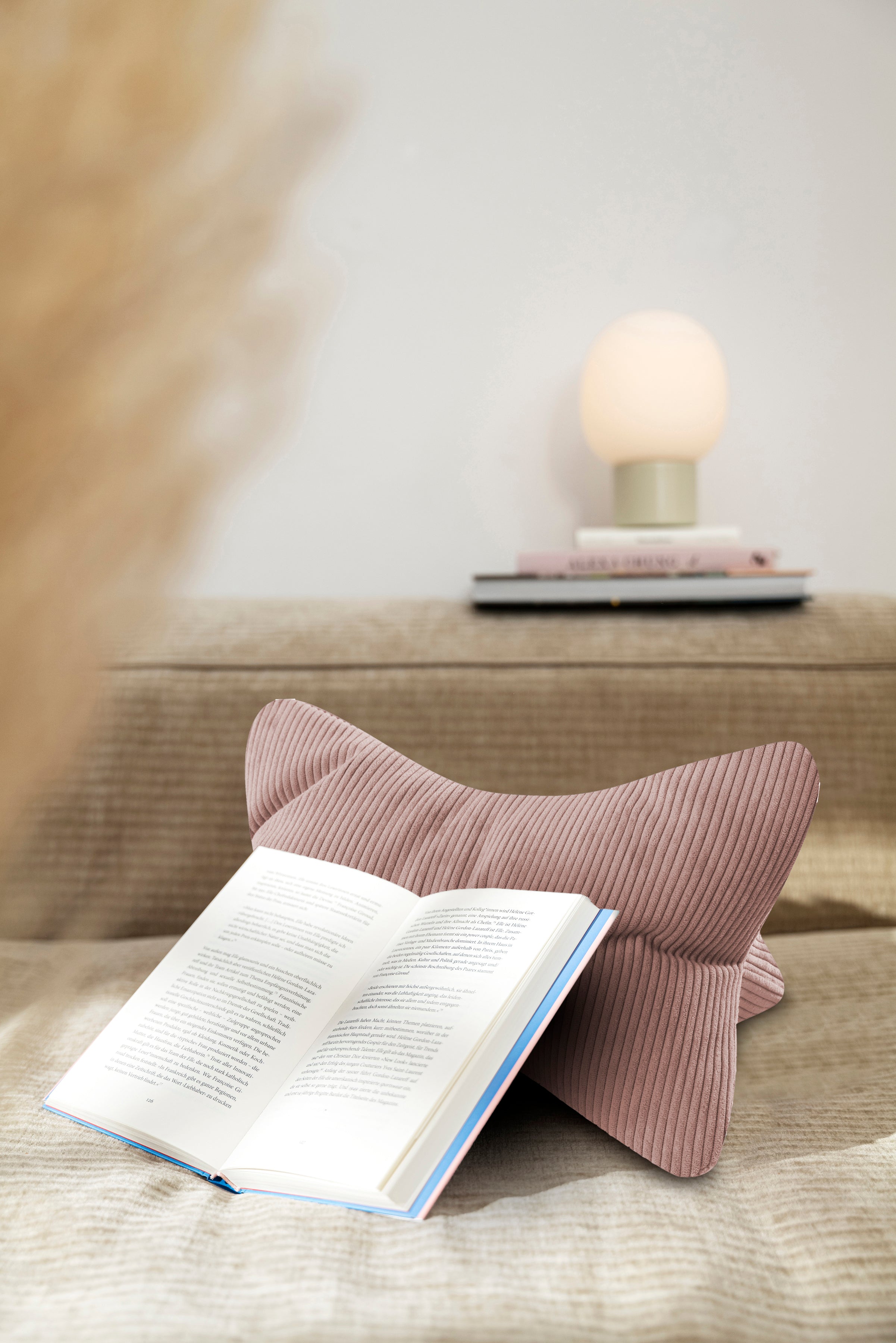 Leseknochen Inga in Cord-Optik - Gelb - Bookiepad, reading, cozy, Lesekissen, Couch, Sofa, Knochen